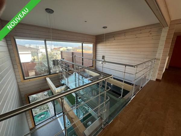 Immeuble de bureaux à vendre à Montélier avec vaste parking extérieur