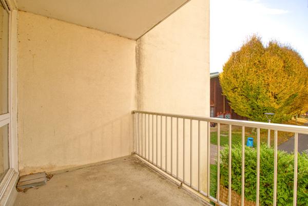 Grand F3 actuellement aménagé en cabinet dentaire