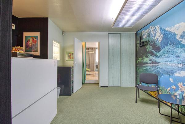 Grand F3 actuellement aménagé en cabinet dentaire