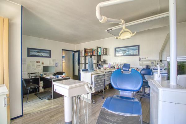 Grand F3 actuellement aménagé en cabinet dentaire