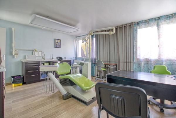 Grand F3 actuellement aménagé en cabinet dentaire