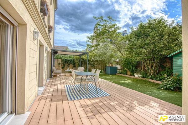 Versailles Avenue de Paris Appartement 5 pièces 116 m² carrez avec terrasse, jardin et 3 places de parking 1 045 000 € **  - Référence  28139