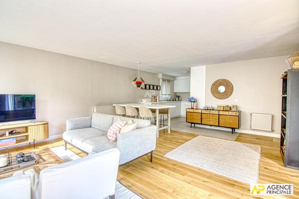 Versailles Avenue de Paris Appartement 5 pièces 116 m² carrez avec terrasse, jardin et 3 places de parking 1 045 000 € **  - Référence  28139