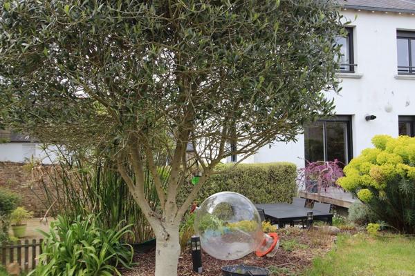UNE JOLIE MAISON DES ANNÉES'50 & SON BEAU JARDIN, À KERVIR. -