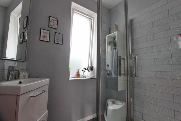 UNE JOLIE MAISON DES ANNÉES'50 & SON BEAU JARDIN, À KERVIR. -