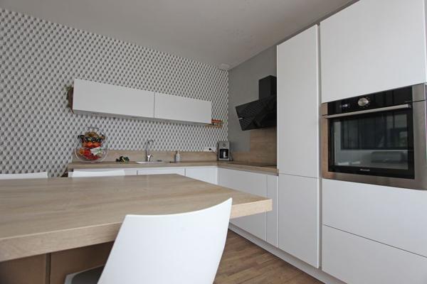 UNE JOLIE MAISON DES ANNÉES'50 & SON BEAU JARDIN, À KERVIR. -