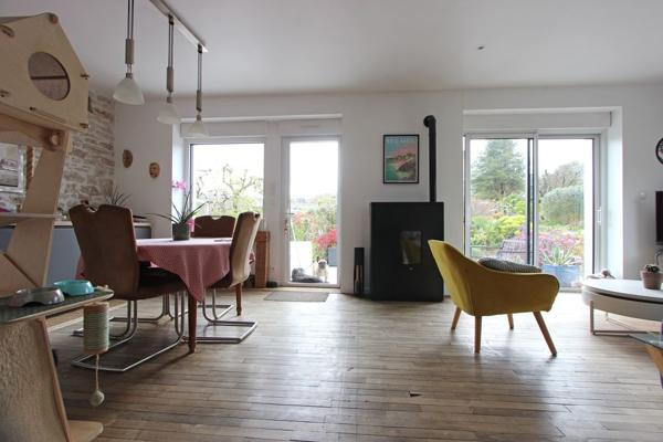 UNE JOLIE MAISON DES ANNÉES'50 & SON BEAU JARDIN, À KERVIR. -