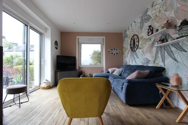 UNE JOLIE MAISON DES ANNÉES'50 & SON BEAU JARDIN, À KERVIR. -