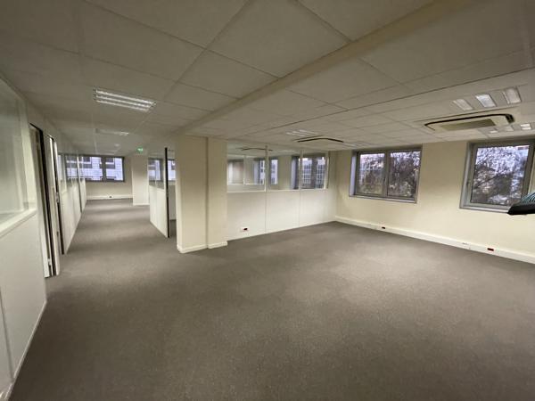 Bureaux à louer au Pecq entièrement rénovés dans parc tertiaire