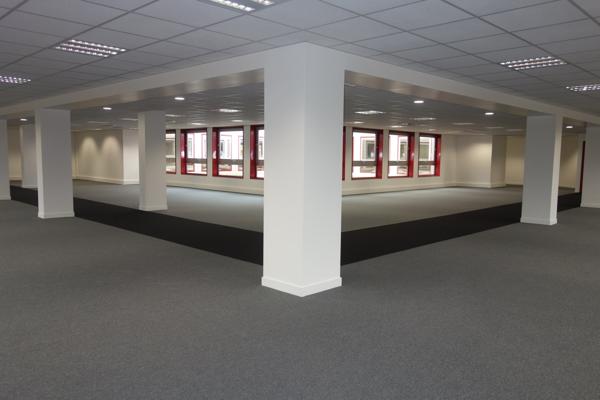 Bureaux à louer au Pecq entièrement rénovés dans parc tertiaire