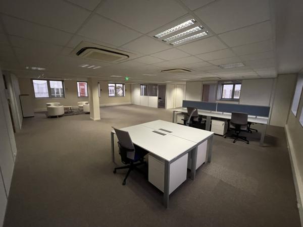 Bureaux à louer au Pecq entièrement rénovés dans parc tertiaire
