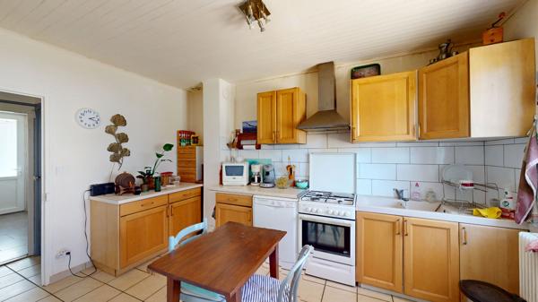 Maison de plain-pied à Louhans ? Beau terrain de plus de 1000 m² et dépendance