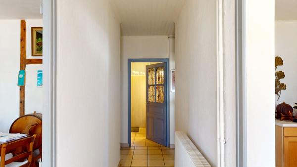 Maison de plain-pied à Louhans ? Beau terrain de plus de 1000 m² et dépendance