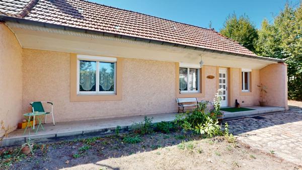 Maison de plain-pied à Louhans ? Beau terrain de plus de 1000 m² et dépendance