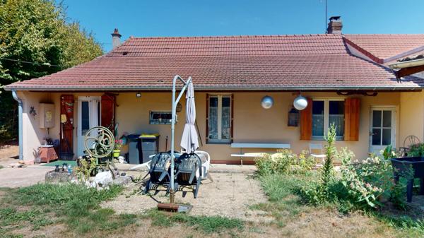 Maison de plain-pied à Louhans ? Beau terrain de plus de 1000 m² et dépendance
