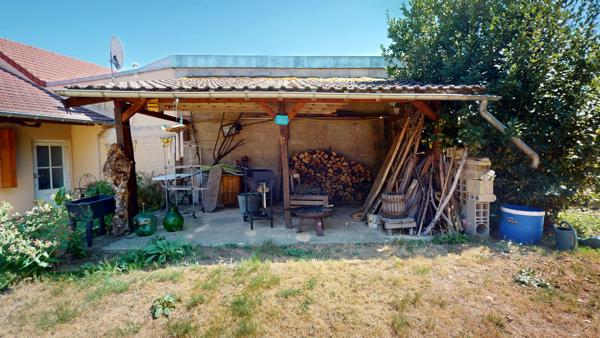 Maison de plain-pied à Louhans ? Beau terrain de plus de 1000 m² et dépendance