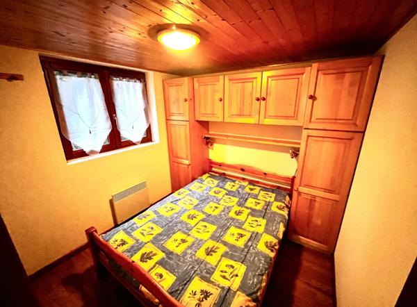 Appartement 3 pièces de 44M2 utile (35m2 carrez) OFFRANT une VUE DEGAGEE  avec GARAGE, place de PARKING PRIVATIVE et CAVE