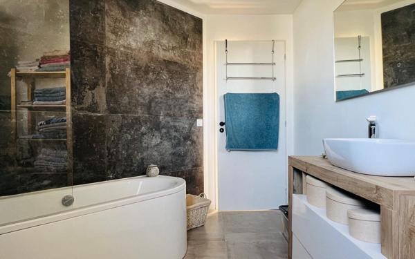 Maison à vendre    4 pièces •  La Flotte