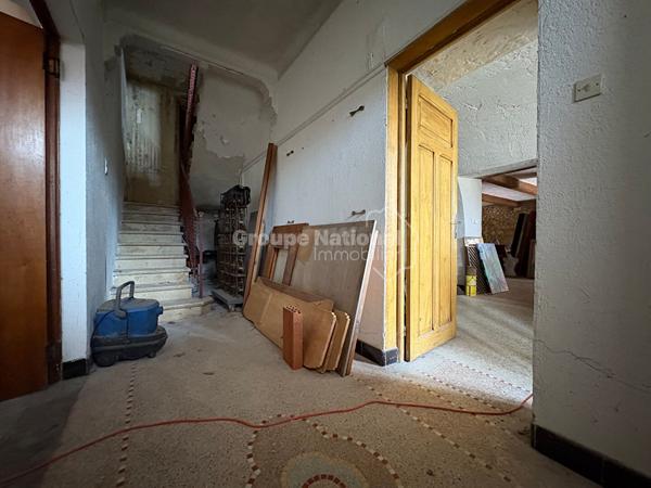 Ancien hôtel XVII siècle à rénover -Le Lubéron- 1000 m²-- 10000 m² De Terrain- Gros Volumes.