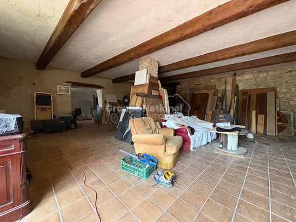 Ancien hôtel XVII siècle à rénover -Le Lubéron- 1000 m²-- 10000 m² De Terrain- Gros Volumes.