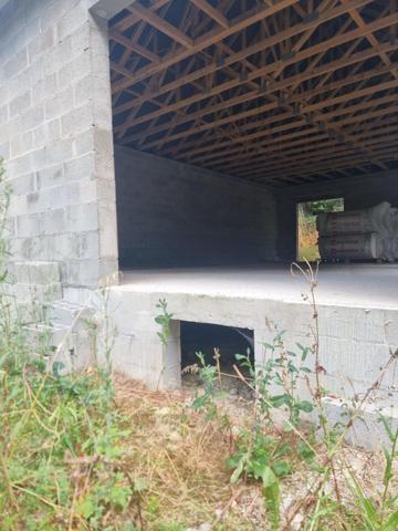 Maison inachevée de 80 m2 sur parcelle viabilisée