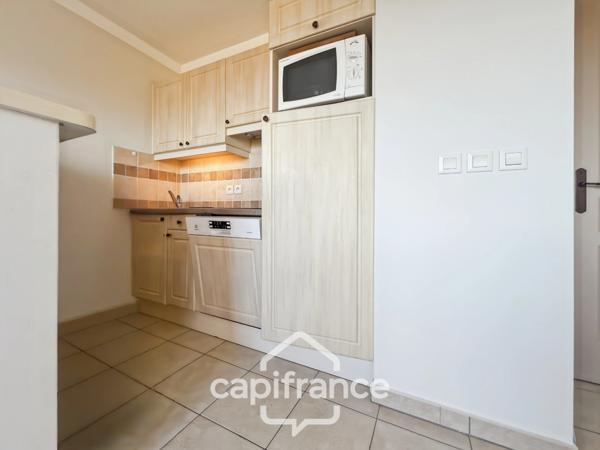 Domaine de Pont ROYAL entre CIEL & LUBERON appartement soigné de 40 m2 dernier étage vue panoramique avec terrasse secteur et piscine résidentiels