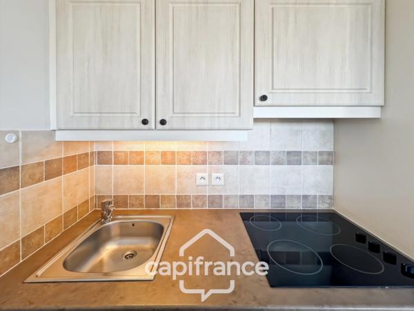 Domaine de Pont ROYAL entre CIEL & LUBERON appartement soigné de 40 m2 dernier étage vue panoramique avec terrasse secteur et piscine résidentiels