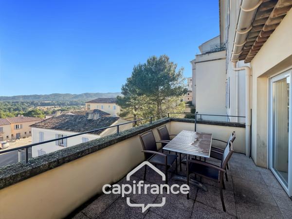 Domaine de Pont ROYAL entre CIEL & LUBERON appartement soigné de 40 m2 dernier étage vue panoramique avec terrasse secteur et piscine résidentiels