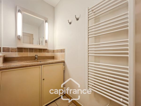 Domaine de Pont ROYAL entre CIEL & LUBERON appartement soigné de 40 m2 dernier étage vue panoramique avec terrasse secteur et piscine résidentiels