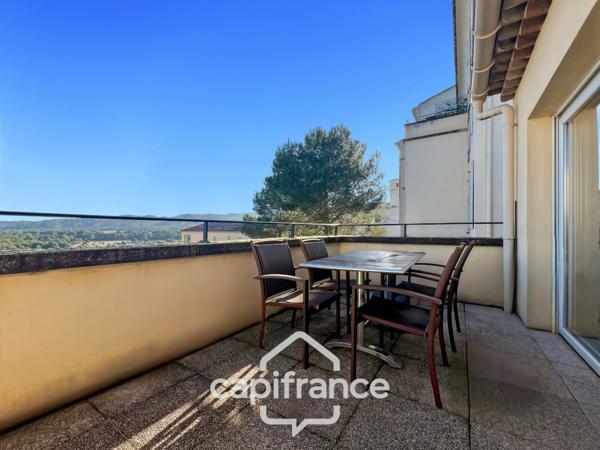 Domaine de Pont ROYAL entre CIEL & LUBERON appartement soigné de 40 m2 dernier étage vue panoramique avec terrasse secteur et piscine résidentiels