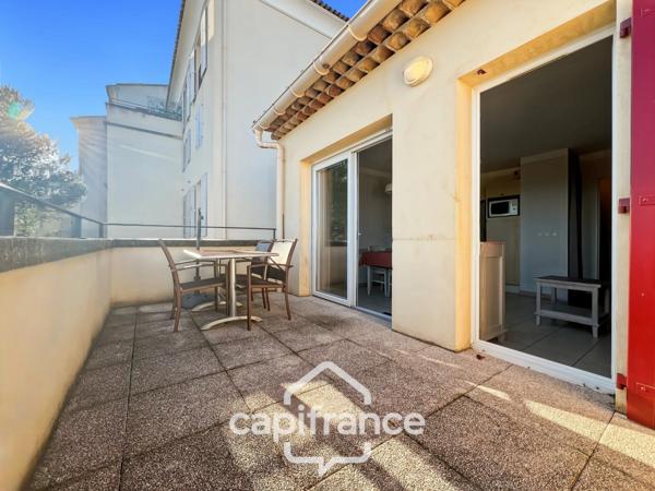 Domaine de Pont ROYAL entre CIEL & LUBERON appartement soigné de 40 m2 dernier étage vue panoramique avec terrasse secteur et piscine résidentiels