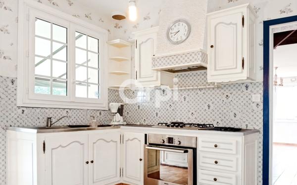 Maison à vendre    5 pièces • 181 m2 Oloron-Sainte-Marie