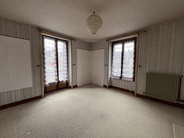 Maison à vendre 69 900 € Sainte-Fortunade 6 p 180 m² DPE F