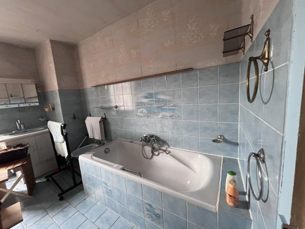 Maison à vendre 69 900 € Sainte-Fortunade 6 p 180 m² DPE F