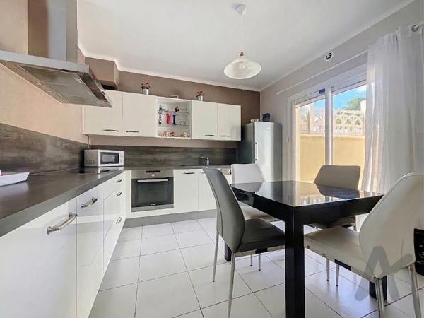 Appartement dans maison en petite copropriété grand garage privatif, terrasse et combles aménageables