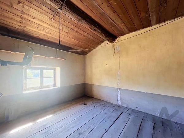 Appartement dans maison en petite copropriété grand garage privatif, terrasse et combles aménageables