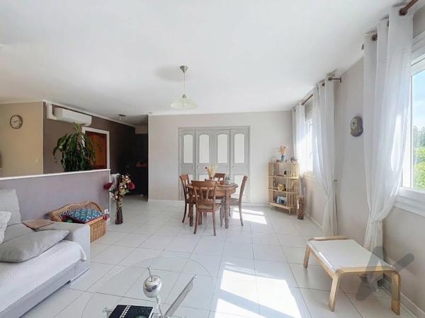Appartement dans maison en petite copropriété grand garage privatif, terrasse et combles aménageables