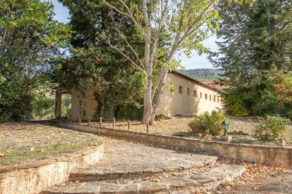 Vente Maison de luxe Beaurecueil 20 Pièces 1300 m²