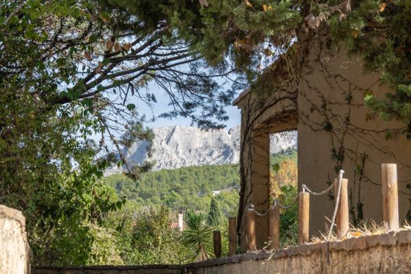 Vente Maison de luxe Beaurecueil 20 Pièces 1300 m²