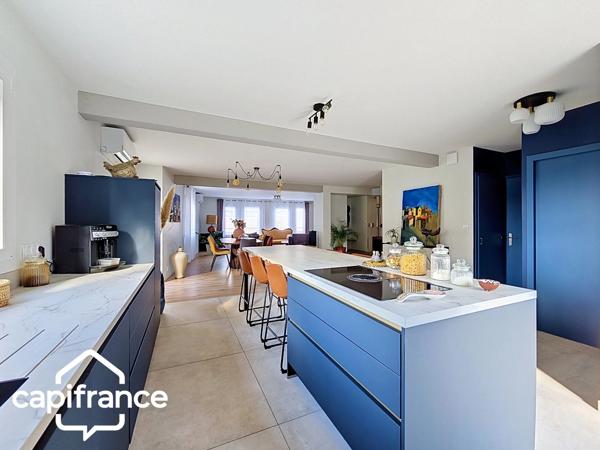 THOUARS Place Lavault- Appartement de 200 m2 -climatisation réversible- 5 chambres -Ascenseur privatif.