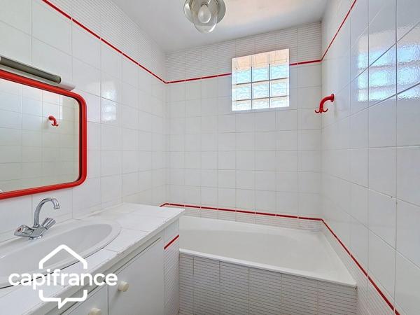 THOUARS Place Lavault- Appartement de 200 m2 -climatisation réversible- 5 chambres -Ascenseur privatif.