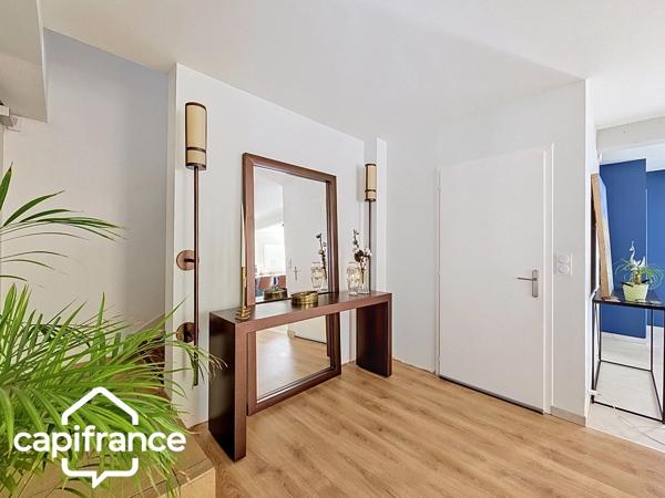THOUARS Place Lavault- Appartement de 200 m2 -climatisation réversible- 5 chambres -Ascenseur privatif.