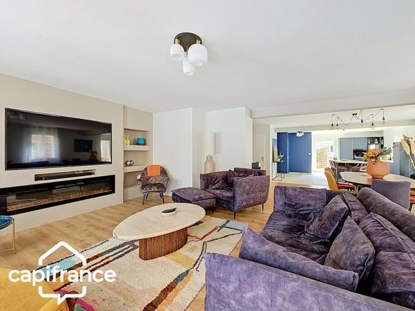 THOUARS Place Lavault- Appartement de 200 m2 -climatisation réversible- 5 chambres -Ascenseur privatif.