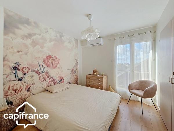 THOUARS Place Lavault- Appartement de 200 m2 -climatisation réversible- 5 chambres -Ascenseur privatif.