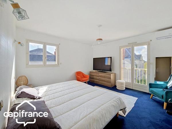 THOUARS Place Lavault- Appartement de 200 m2 -climatisation réversible- 5 chambres -Ascenseur privatif.