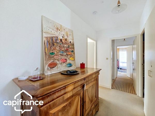 THOUARS Place Lavault- Appartement de 200 m2 -climatisation réversible- 5 chambres -Ascenseur privatif.