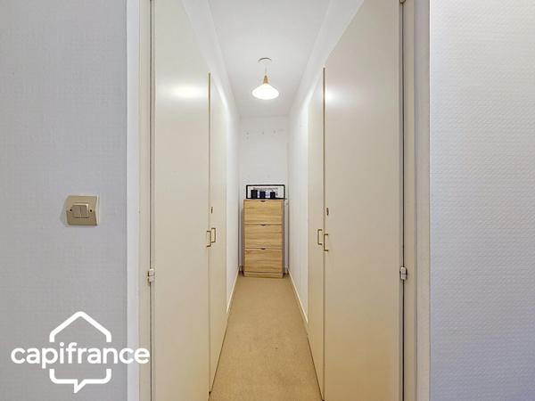 THOUARS Place Lavault- Appartement de 200 m2 -climatisation réversible- 5 chambres -Ascenseur privatif.
