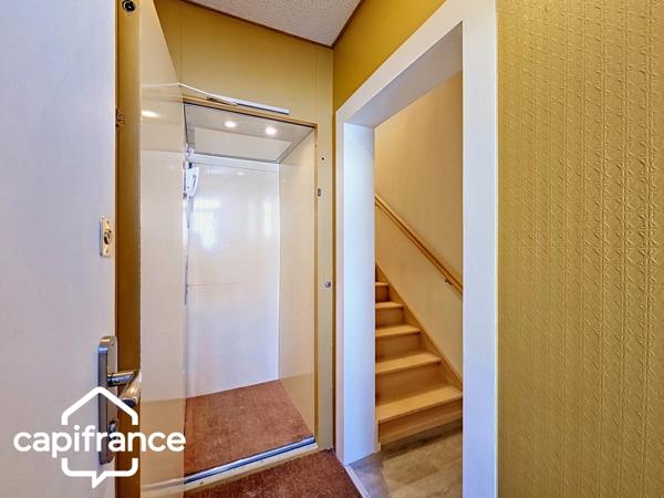 THOUARS Place Lavault- Appartement de 200 m2 -climatisation réversible- 5 chambres -Ascenseur privatif.