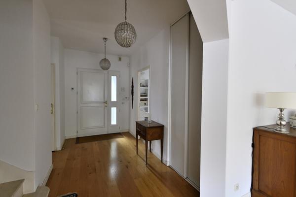 Bruges hyper centre, 4 chambres, bureau, garage double