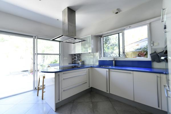 Bruges hyper centre, 4 chambres, bureau, garage double